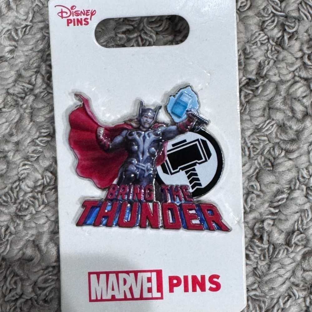 ☃️Disney Silver Enamel Pin - Picture 2 of 3